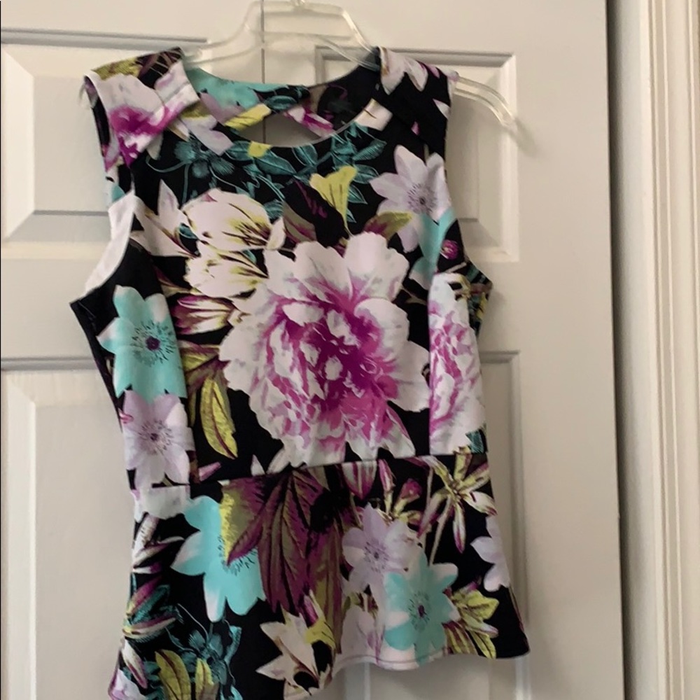 Size medium floral tank with button back